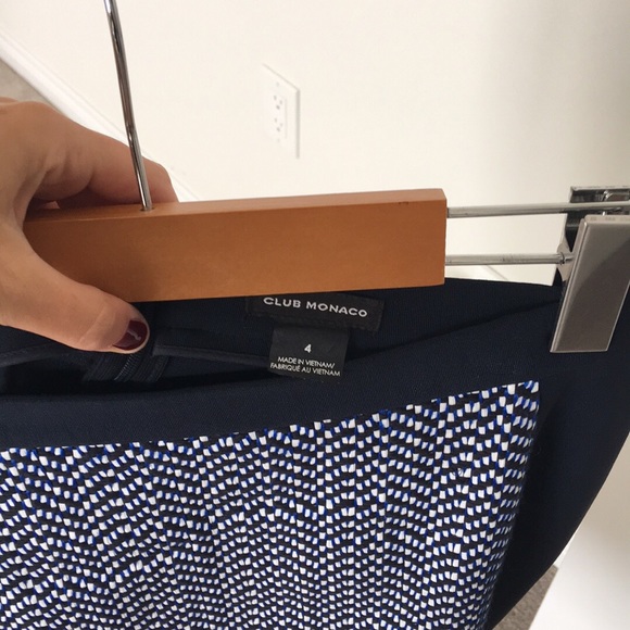Club Monaco skirt, size 4. - Picture 3 of 3